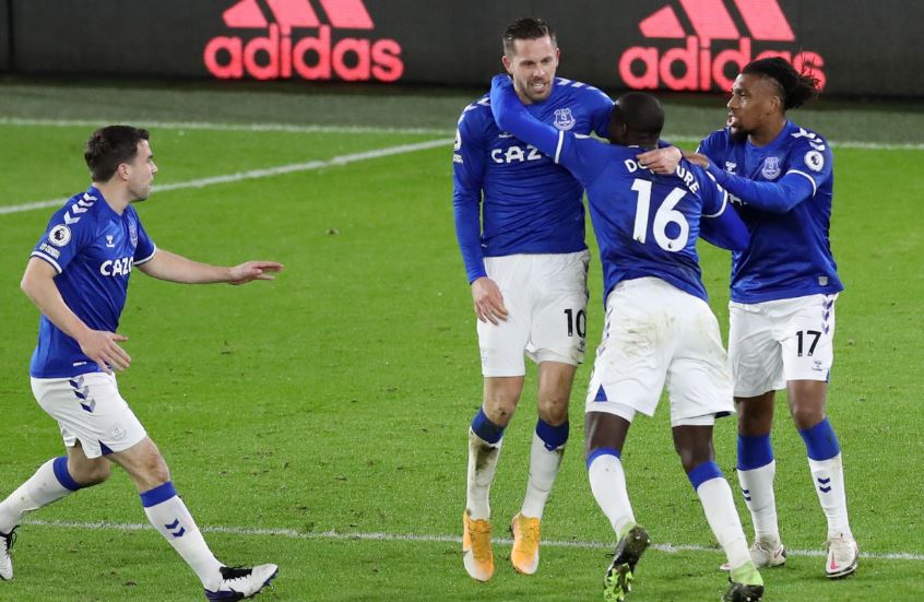 Everton vs Manchester City fue aplazado por brote de coronavirus